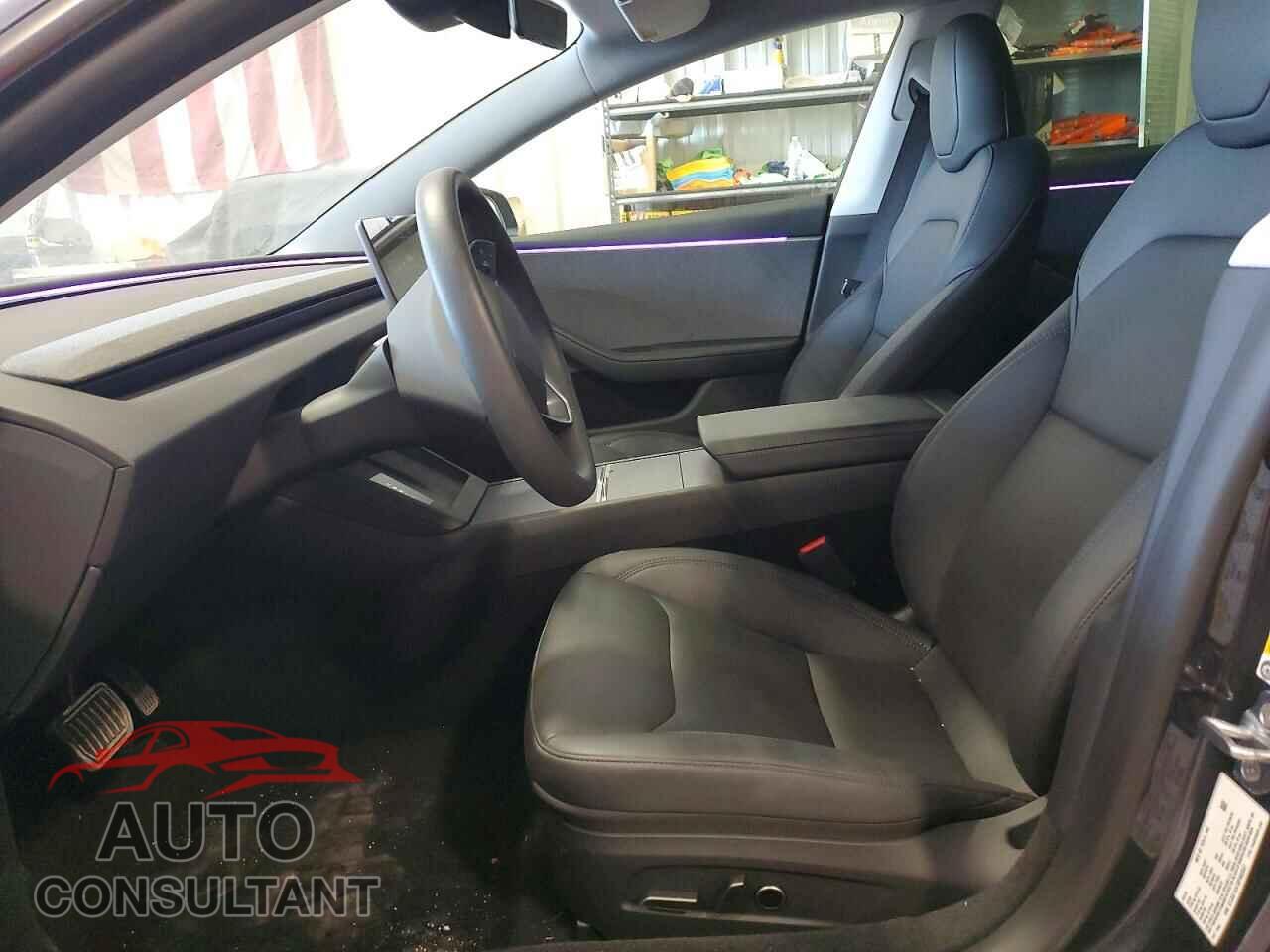 TESLA MODEL 3 2025 - 5YJ3E1EA1SF992837