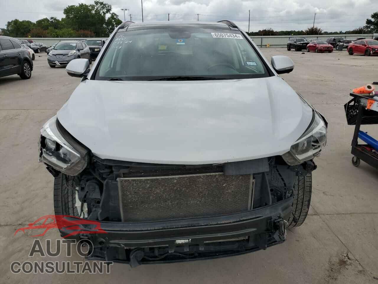 HYUNDAI SANTA FE 2017 - KM8SR4HF2HU182198