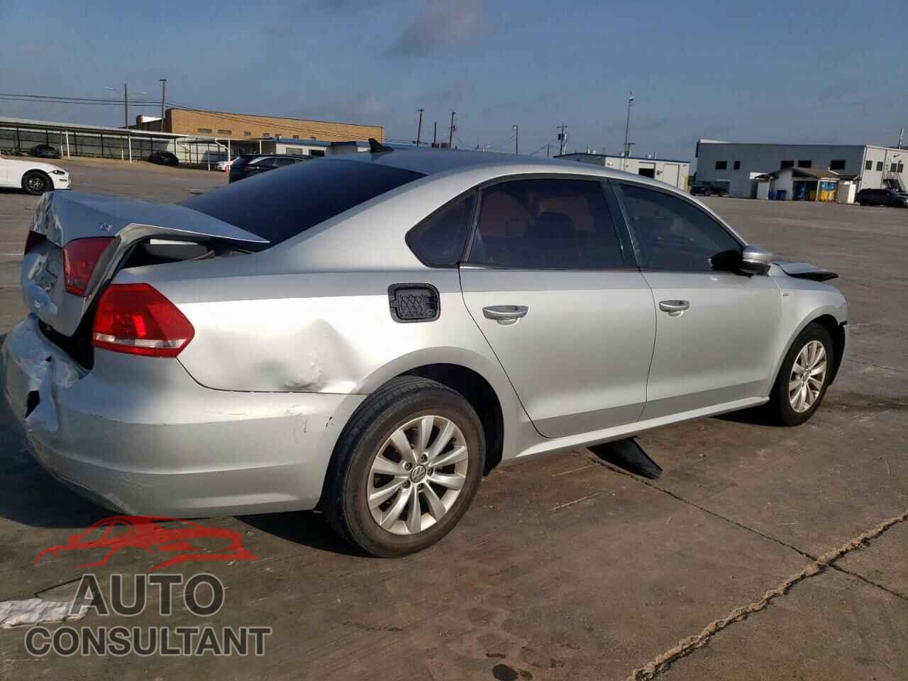 VOLKSWAGEN PASSAT 2015 - 1VWAT7A37FC020019