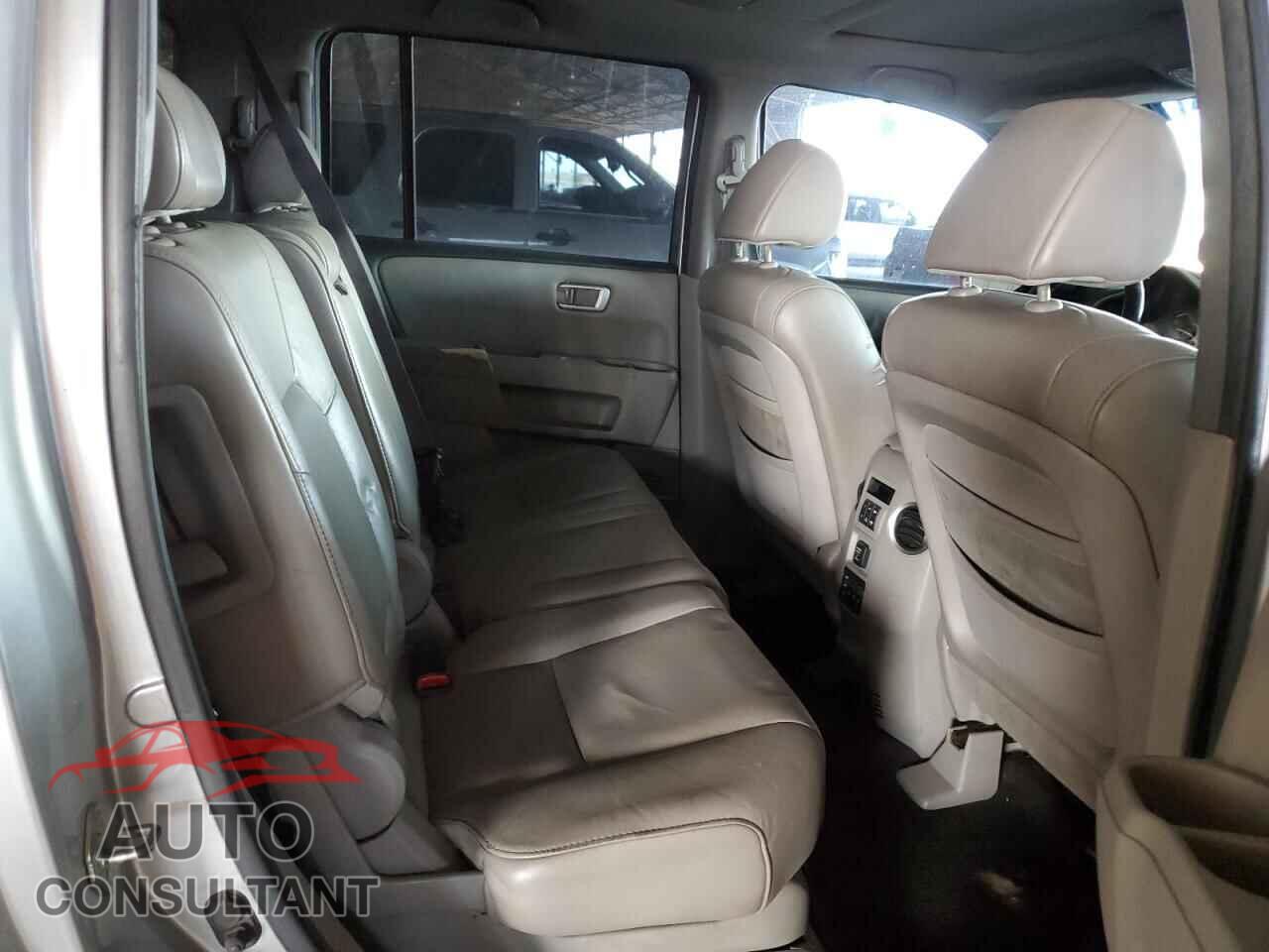 HONDA PILOT 2011 - 5FNYF3H68BB008833