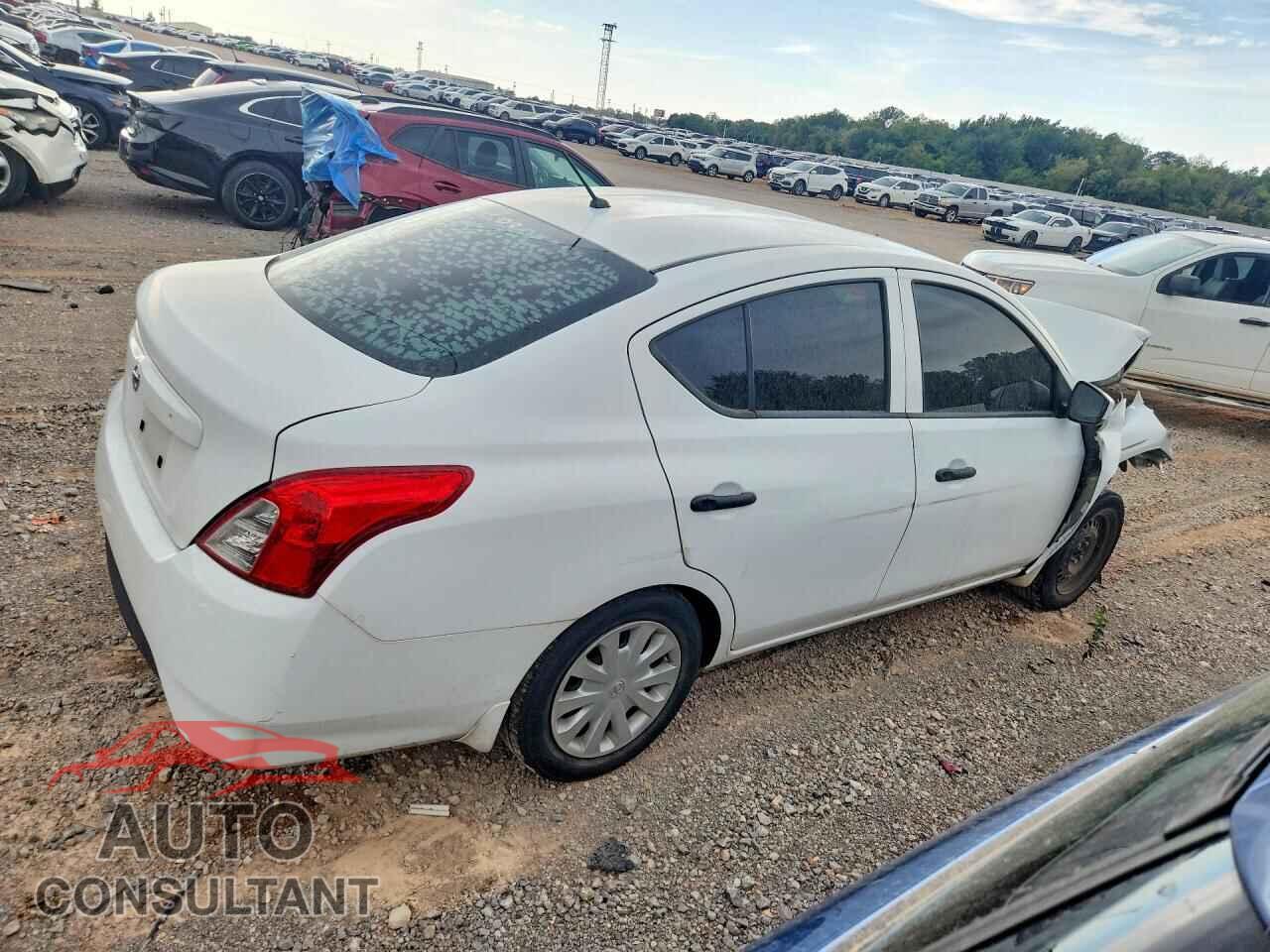 NISSAN VERSA 2019 - 3N1CN7AP1KL816632