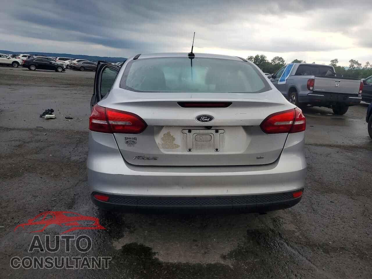 FORD FOCUS 2017 - 1FADP3F24HL201262
