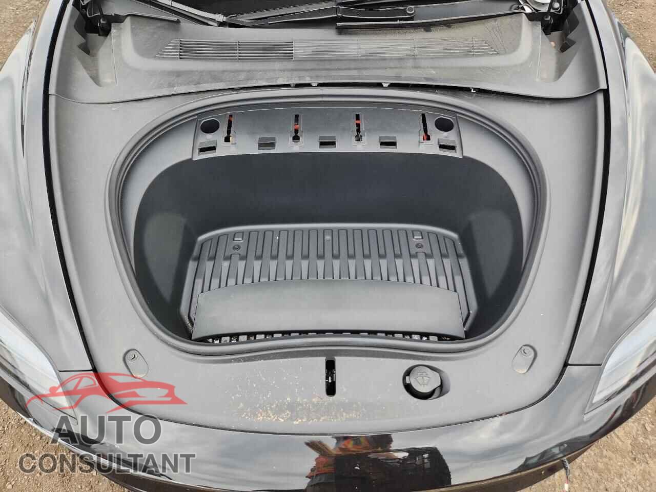 TESLA MODEL 3 2024 - 5YJ3E1EA3RF739903