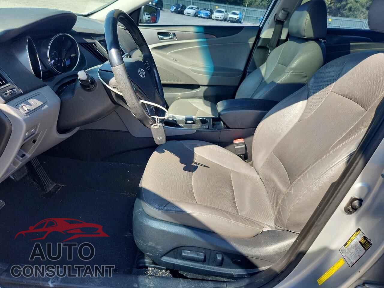 HYUNDAI SONATA 2012 - KMHEC4A44CA061660