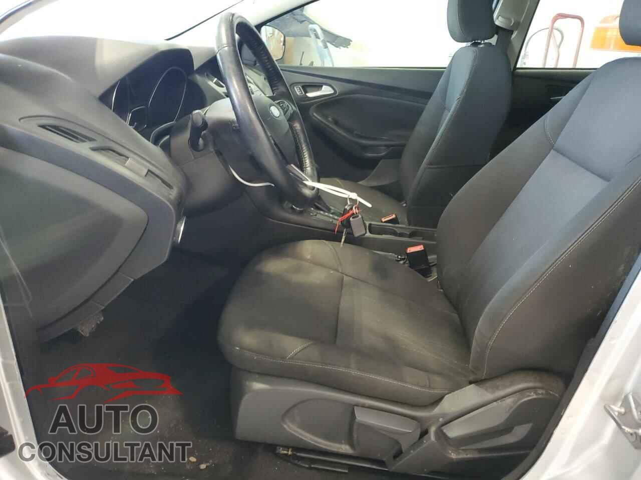 FORD FOCUS 2015 - 1FADP3F20FL281236