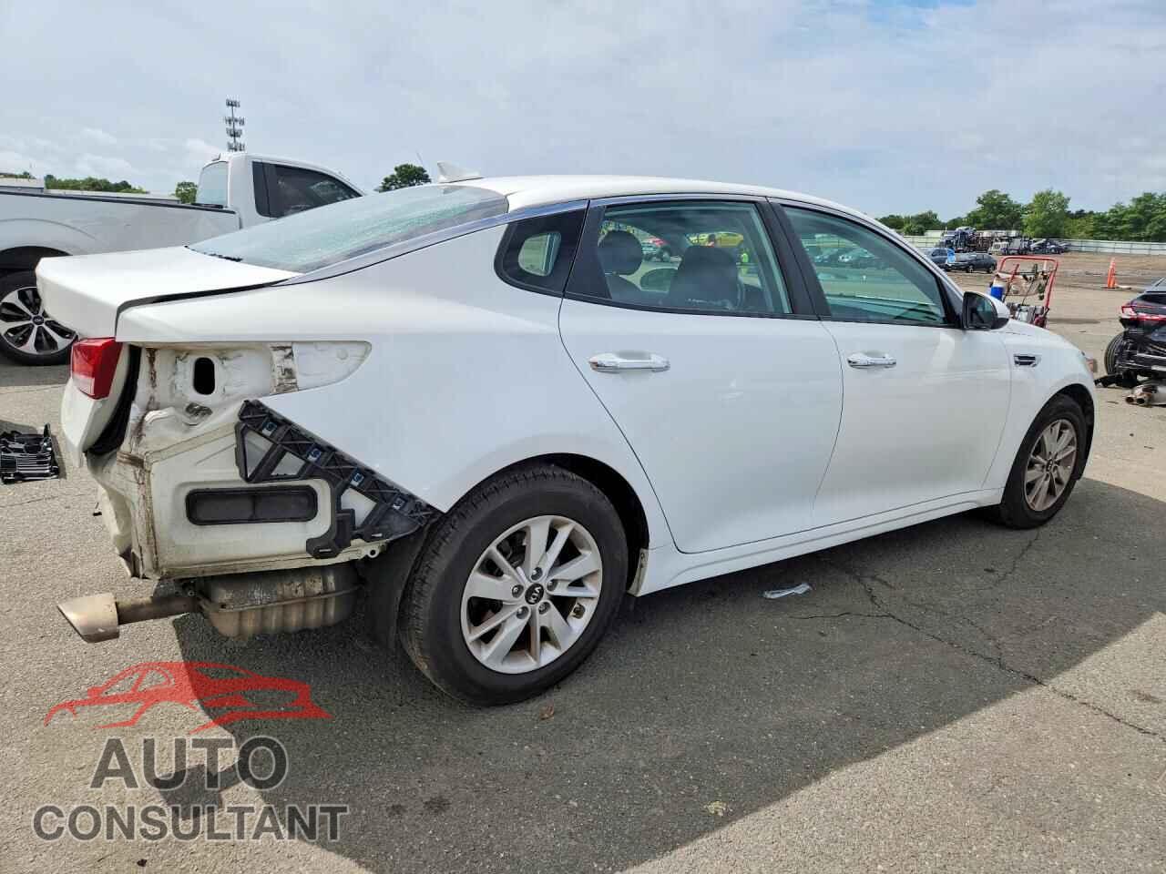 KIA OPTIMA 2018 - KNAGT4L30J5206052