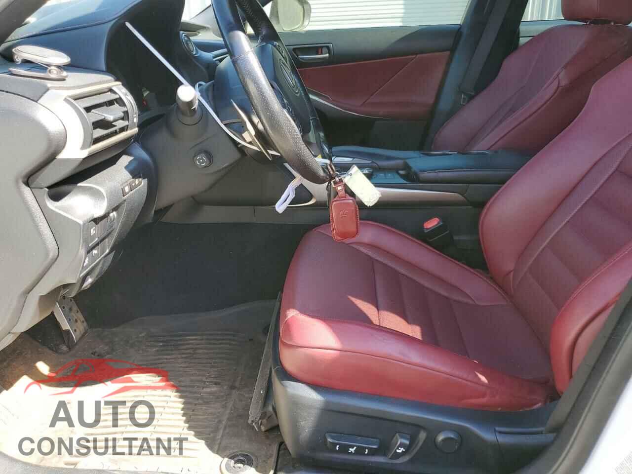 LEXUS IS 2018 - JTHBA1D22J5072599