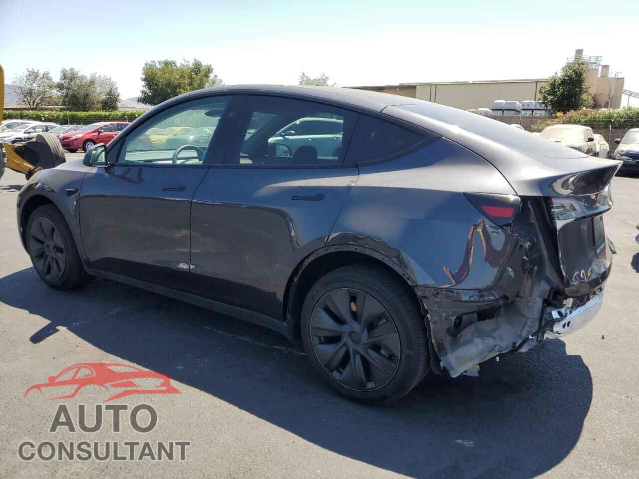 TESLA MODEL Y 2024 - 7SAYGDED2RF186191