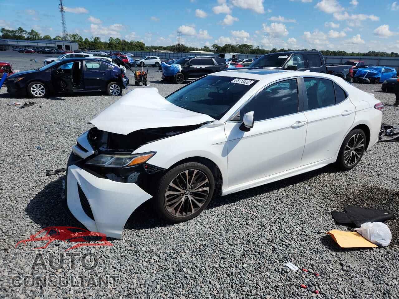 TOYOTA CAMRY 2018 - 4T1B11HK0JU042918