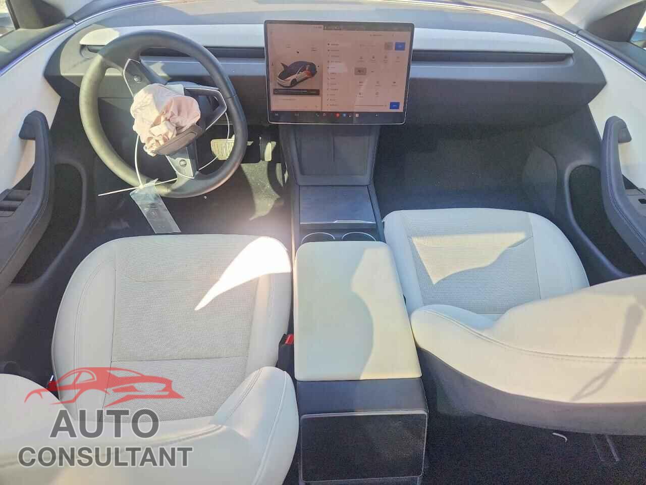 TESLA MODEL 3 2025 - 5YJ3E1EA8SF073255