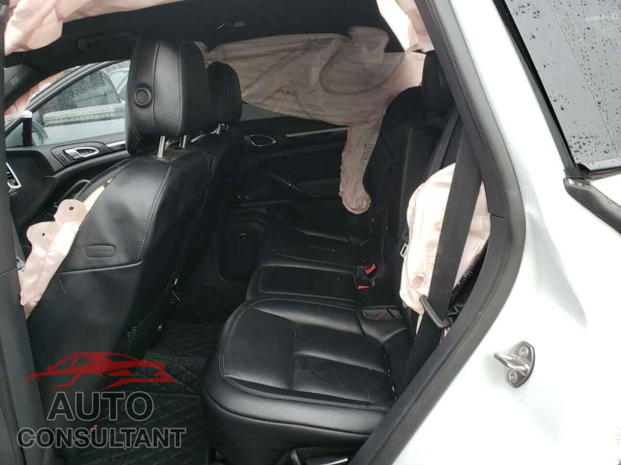PORSCHE CAYENNE 2017 - WP1AA2A2XHKA80807