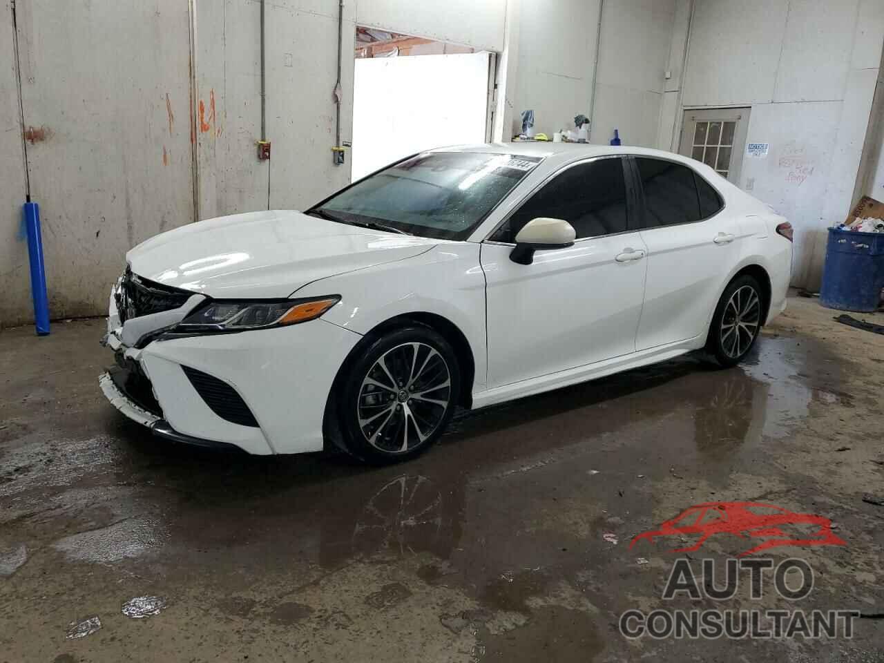 TOYOTA CAMRY 2018 - 4T1B11HK0JU678495