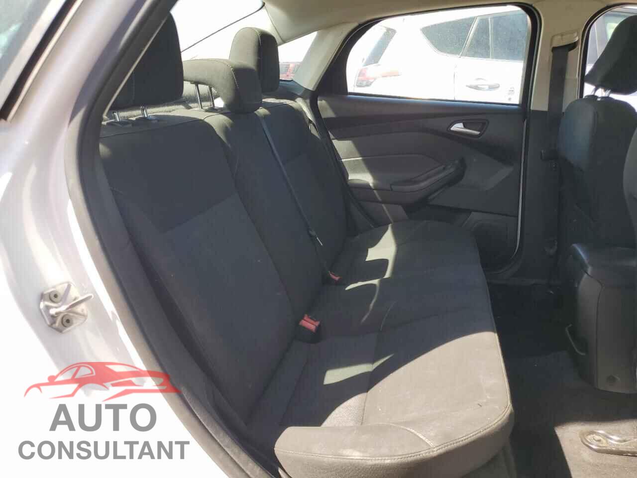 FORD FOCUS 2015 - 1FADP3F23FL369200