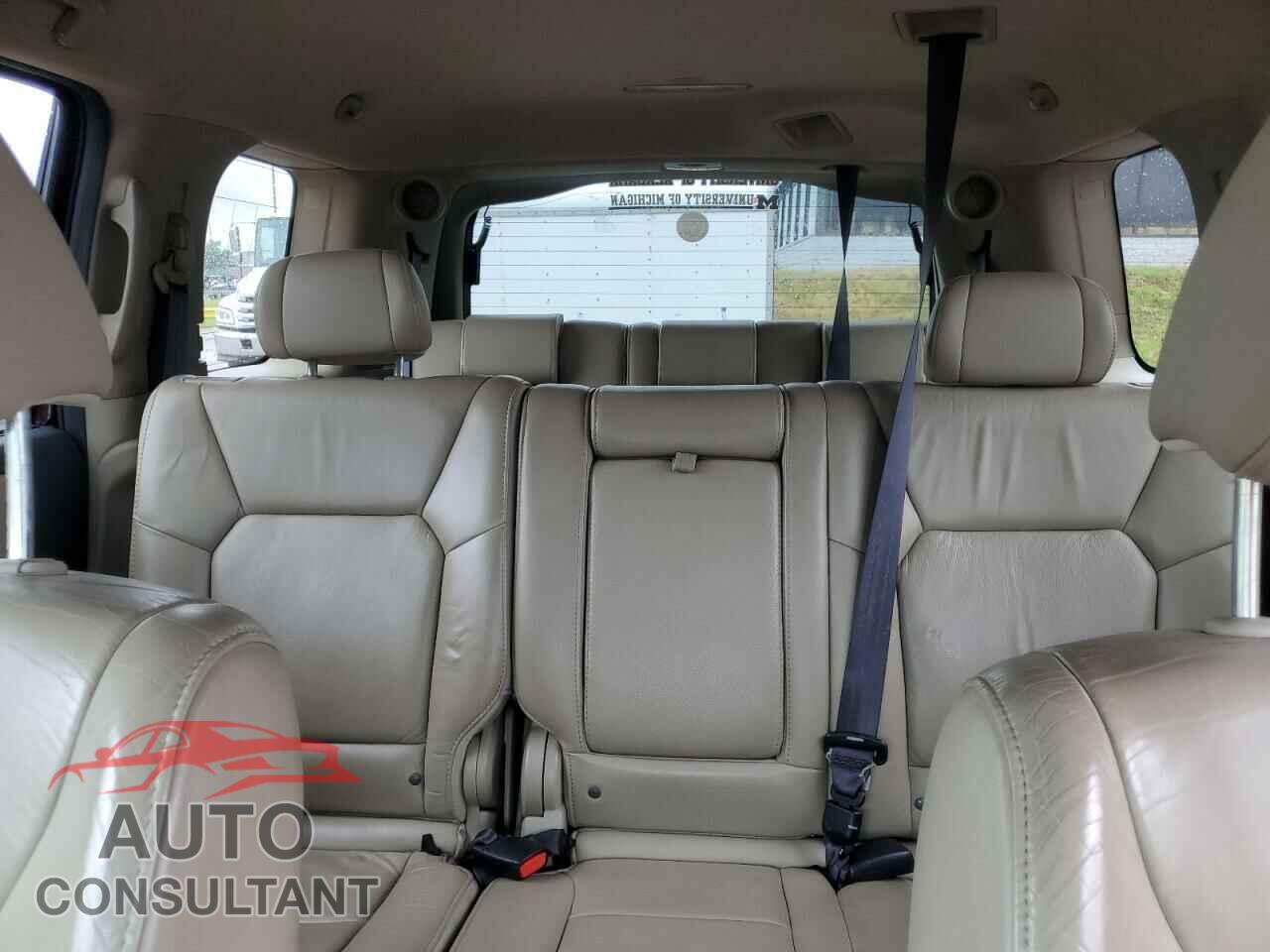 HONDA PILOT 2011 - 5FNYF3H94BB039121