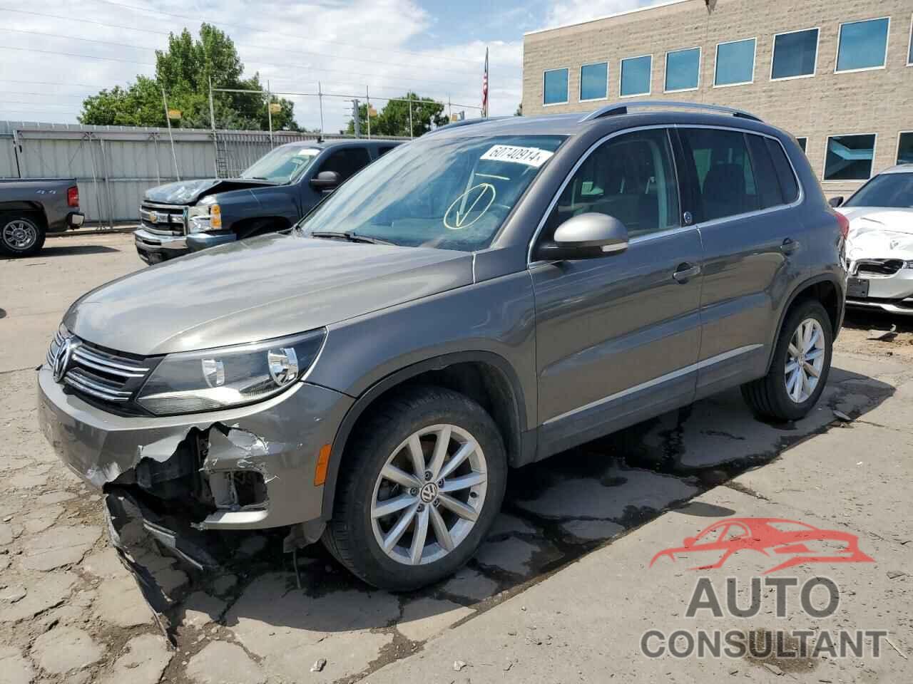 VOLKSWAGEN TIGUAN 2017 - WVGSV7AX6HK027861