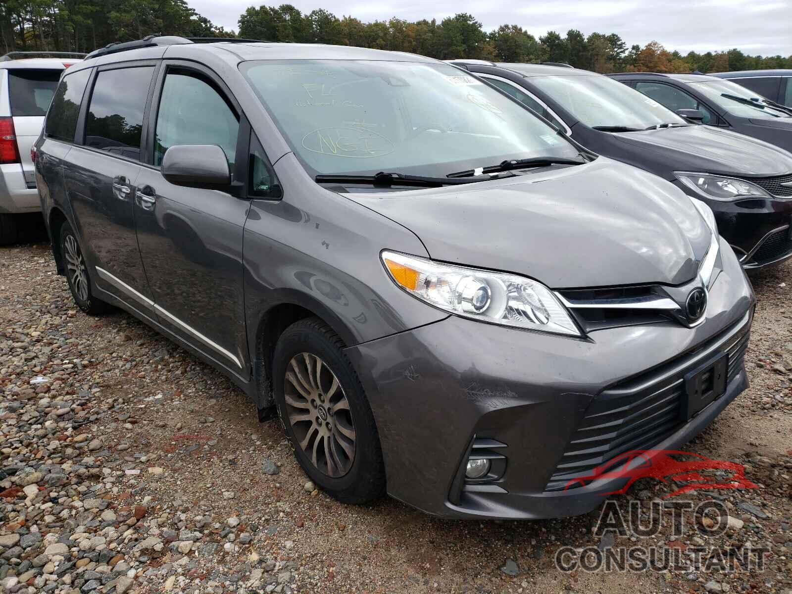 TOYOTA SIENNA 2018 - 5TDYZ3DC1JS939803