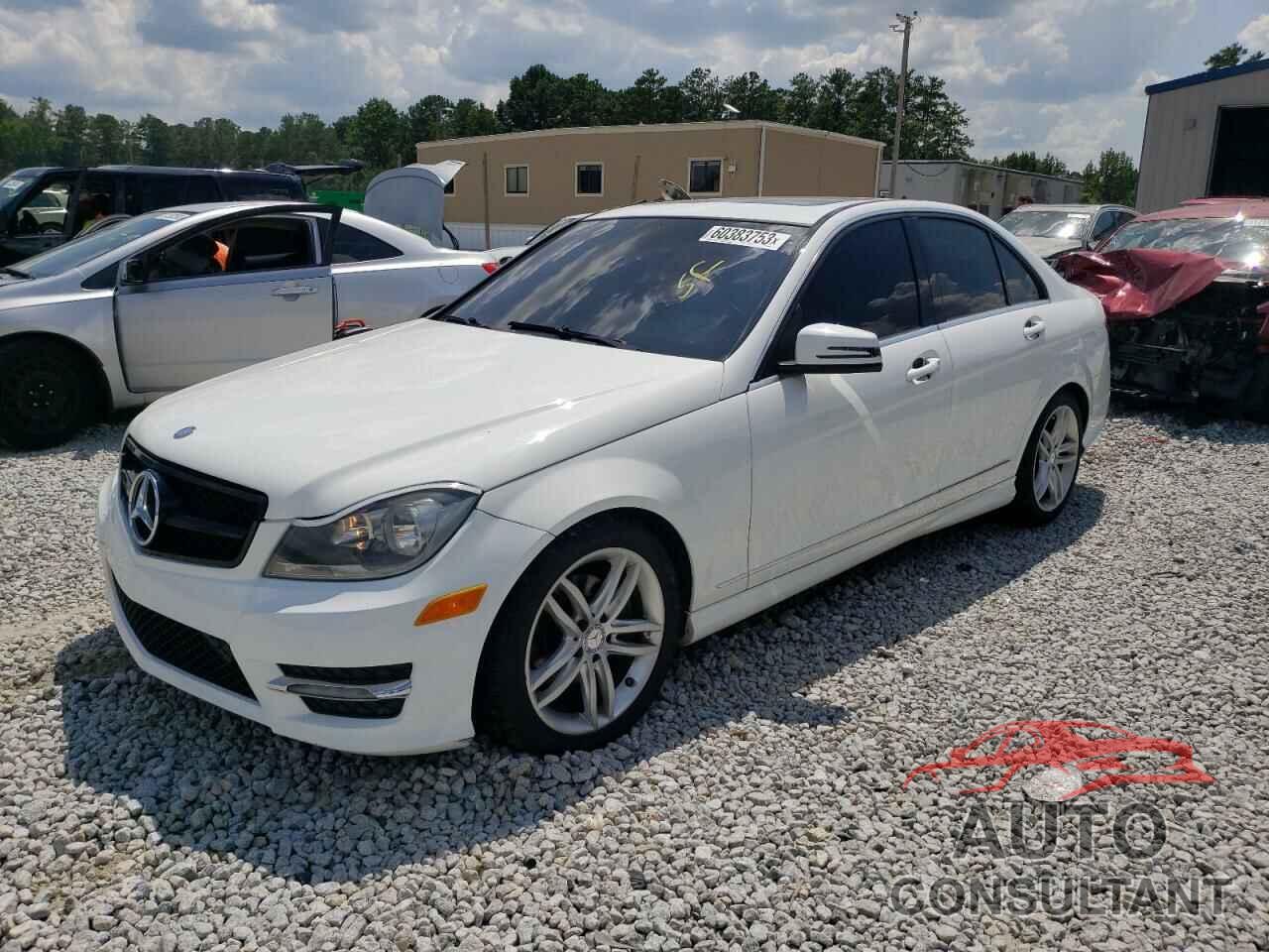 MERCEDES-BENZ C-CLASS 2013 - WDDGF4HB9DR247695