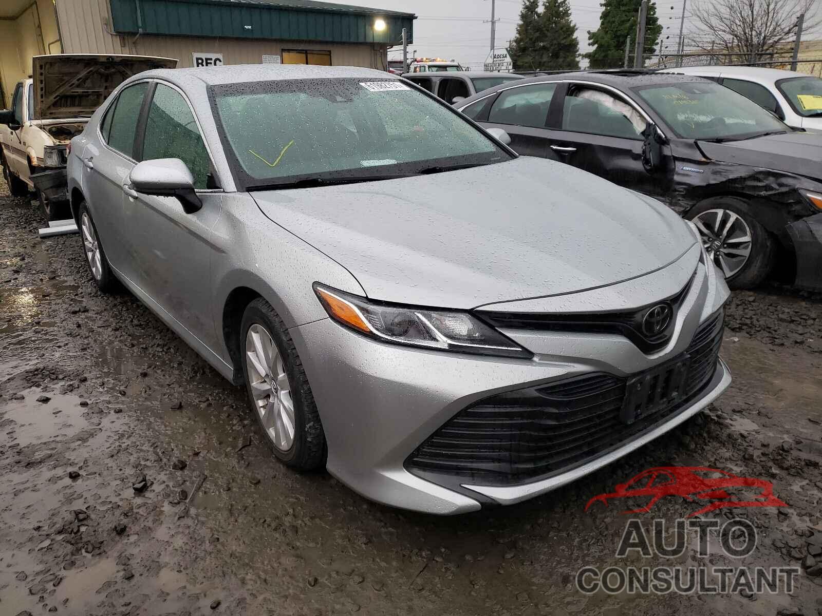 TOYOTA CAMRY 2018 - 4T1B11HK2JU003635