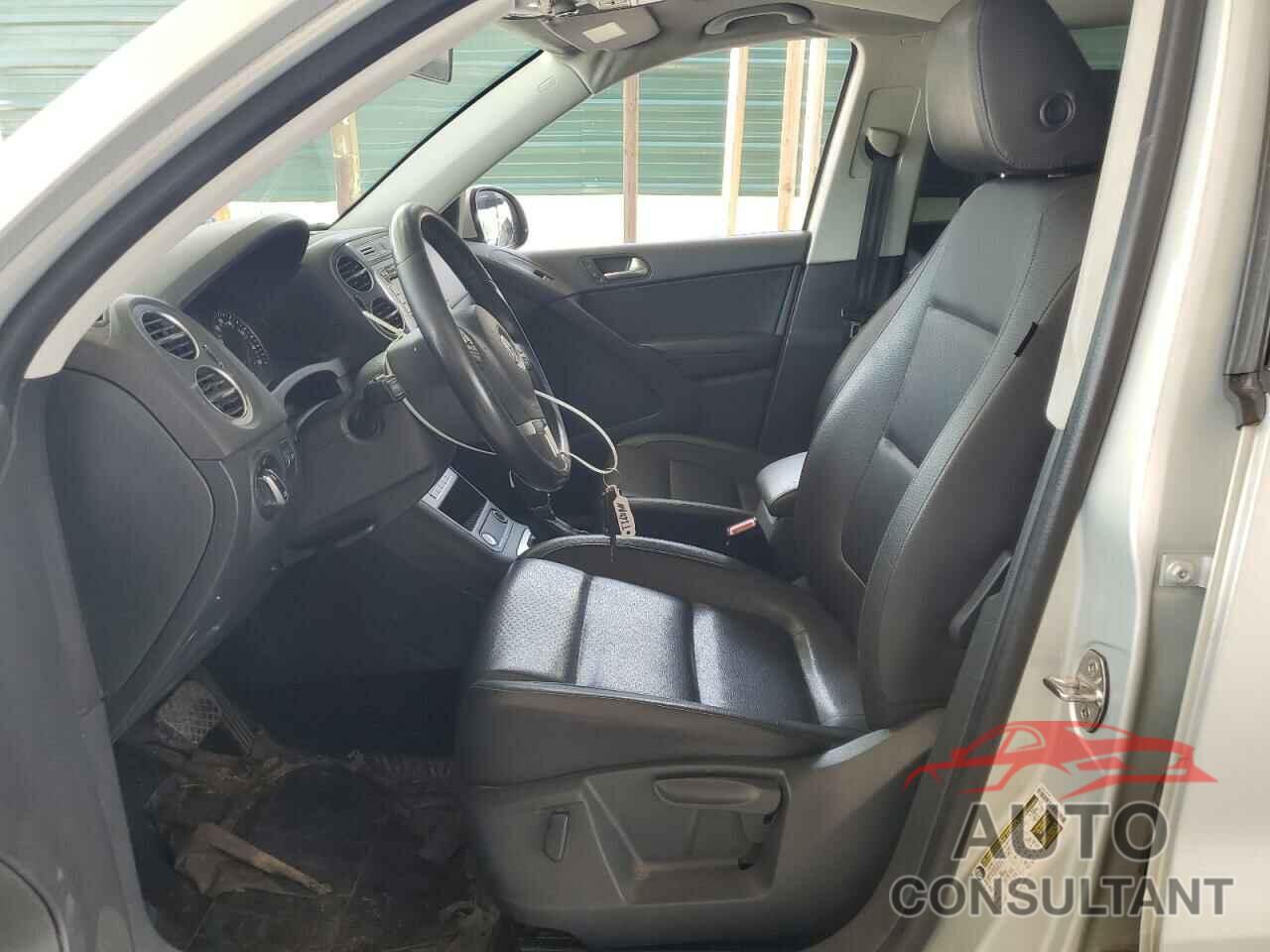 VOLKSWAGEN TIGUAN 2015 - WVGBV7AX0FW607094