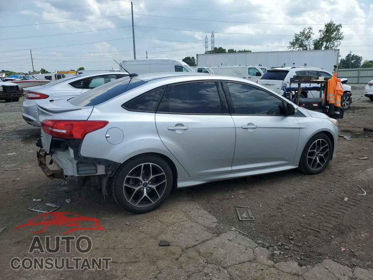FORD FOCUS 2015 - 1FADP3F23FL274524