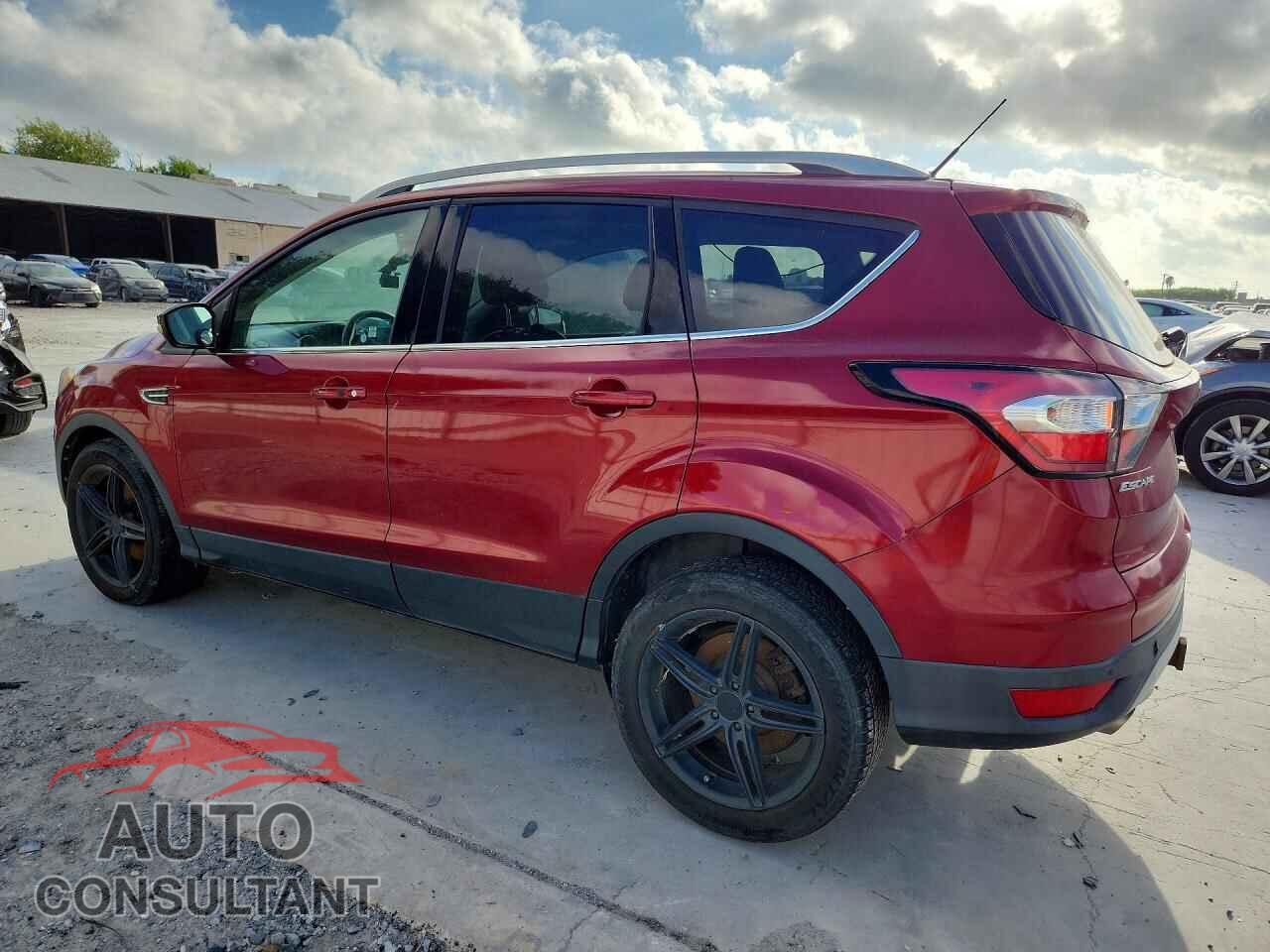 FORD ESCAPE 2017 - 1FMCU0J96HUB91552