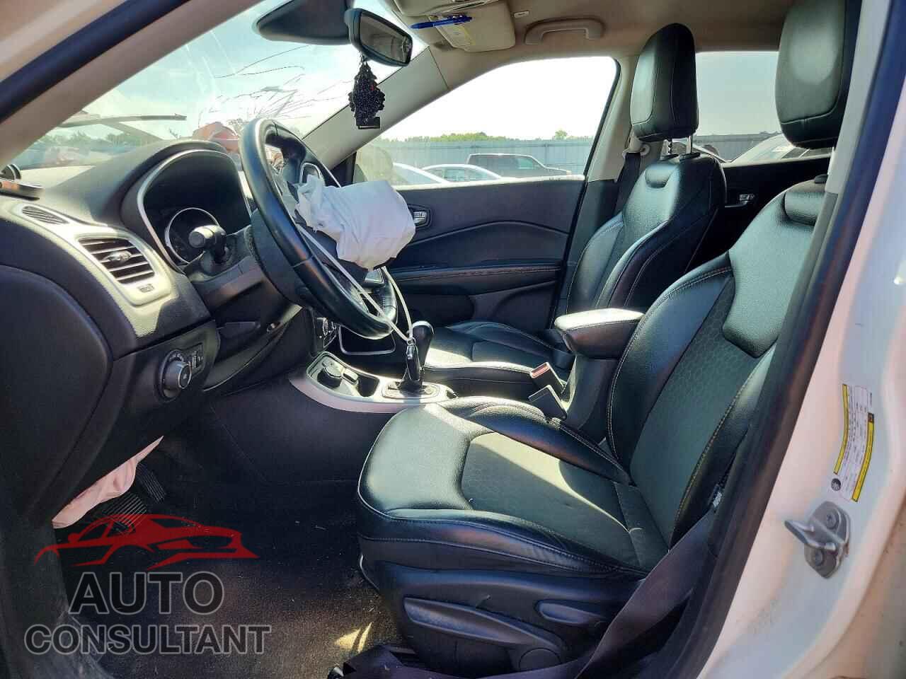 JEEP COMPASS 2018 - 3C4NJDBB0JT401996