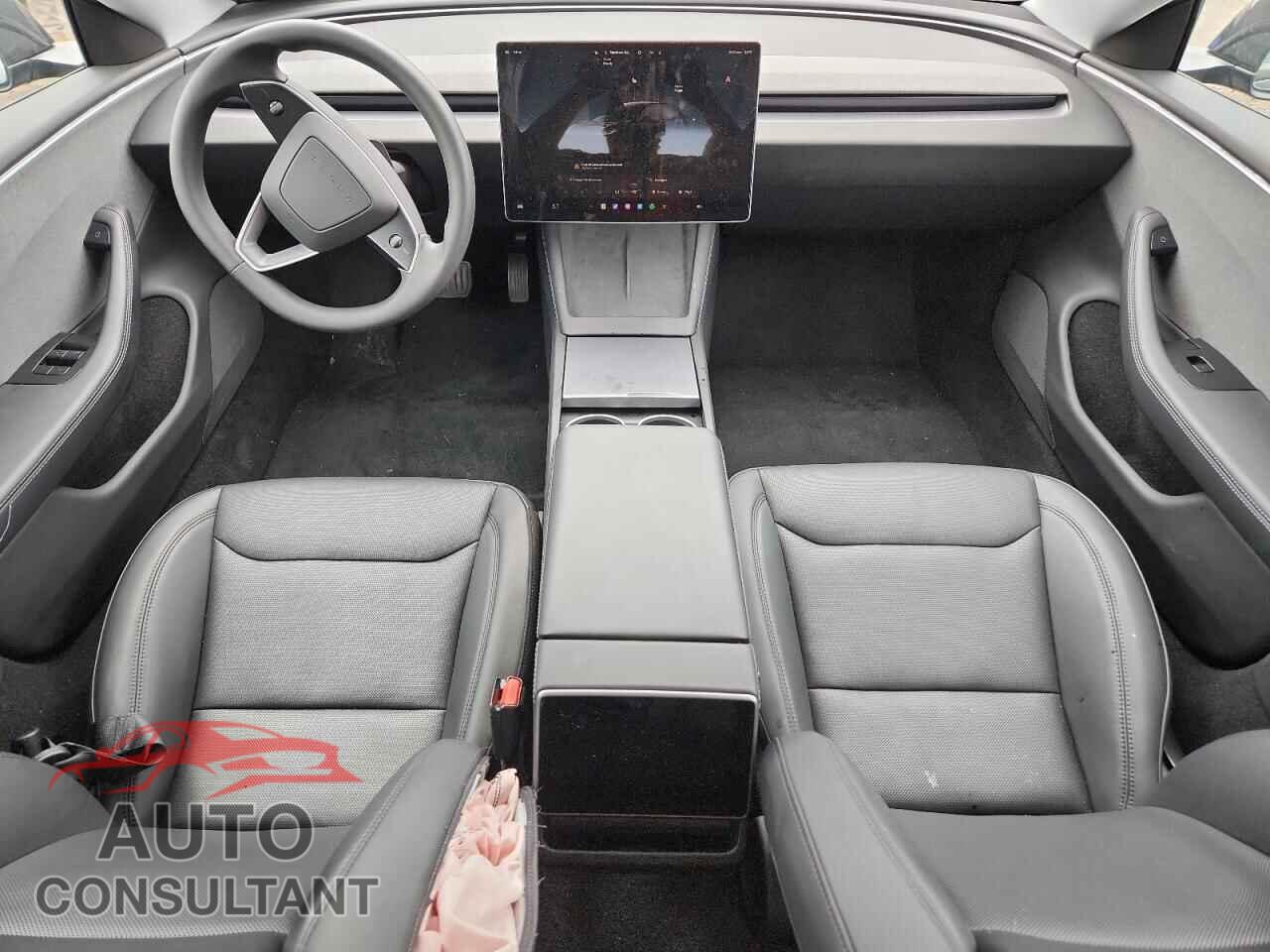 TESLA MODEL 3 2024 - 5YJ3E1EA3RF739903