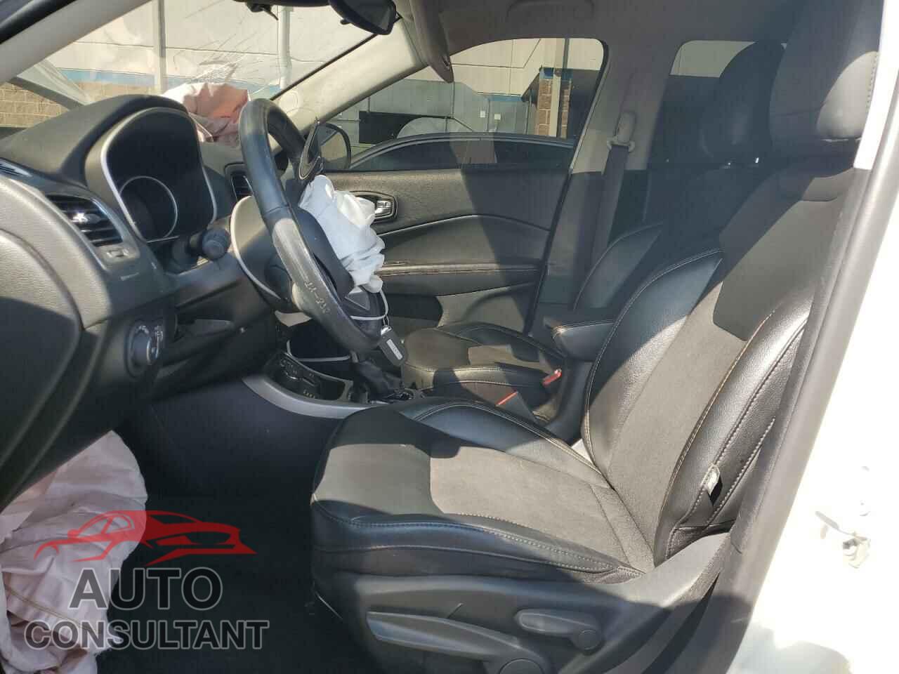 JEEP COMPASS 2020 - 3C4NJDBB8LT138451