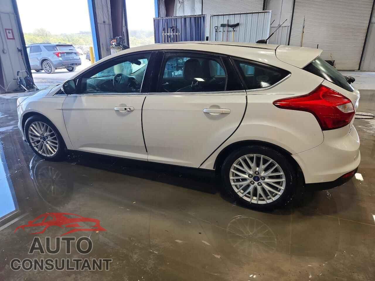 FORD FOCUS 2014 - 1FADP3N21EL395620
