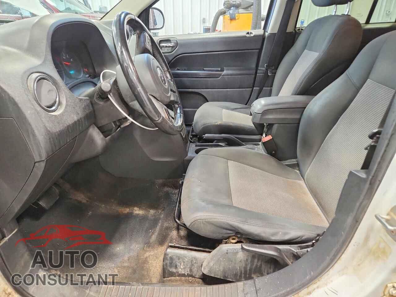 JEEP COMPASS 2011 - 1J4NF1FB8BD283370