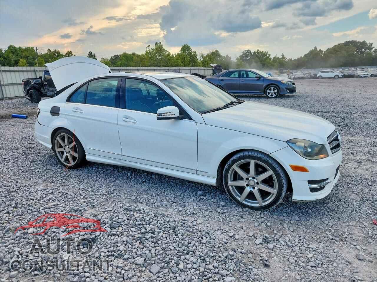 MERCEDES-BENZ C-CLASS 2014 - WDDGF4HB7EA952561