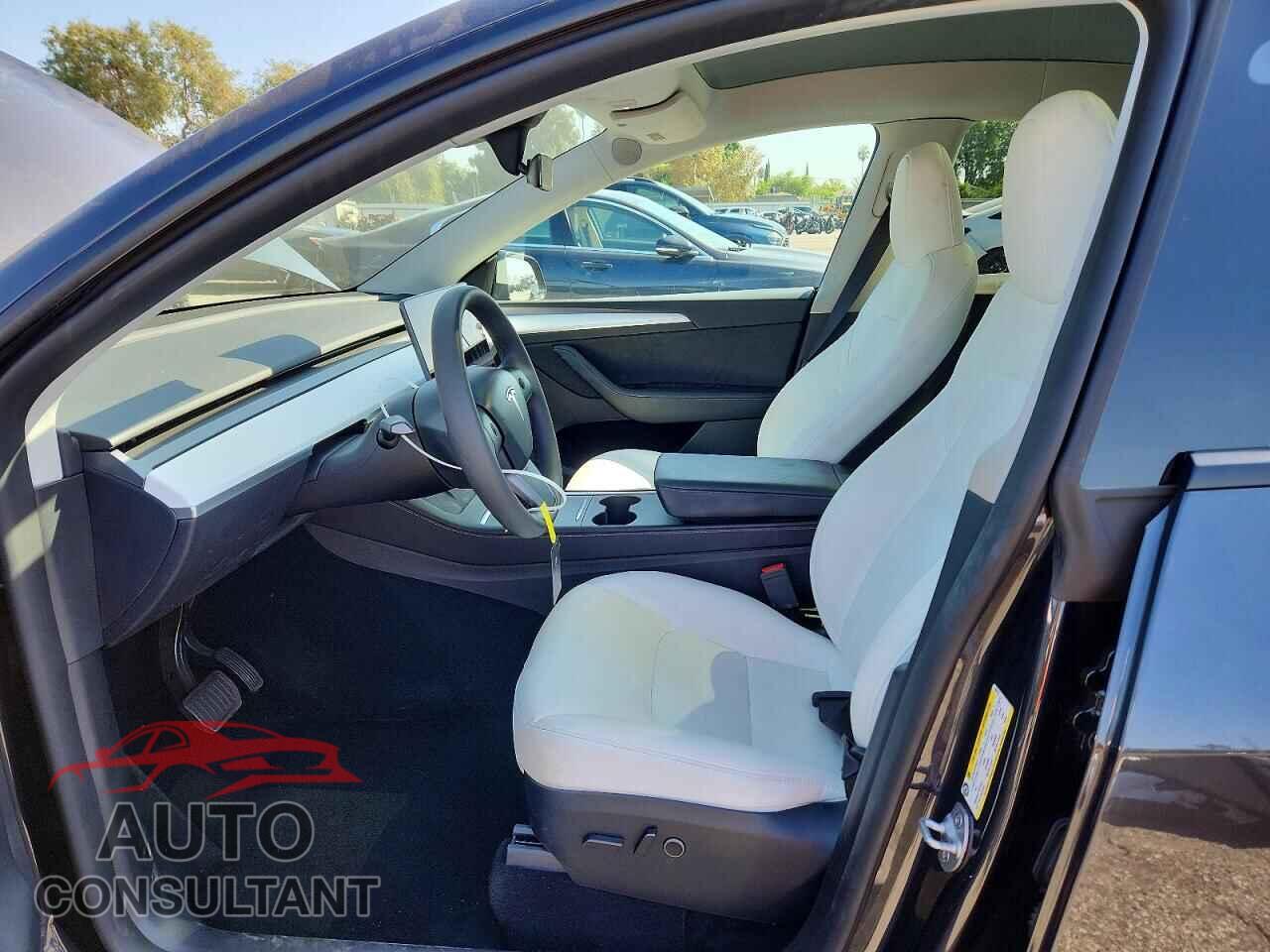 TESLA MODEL Y 2024 - 7SAYGDED7RF050154