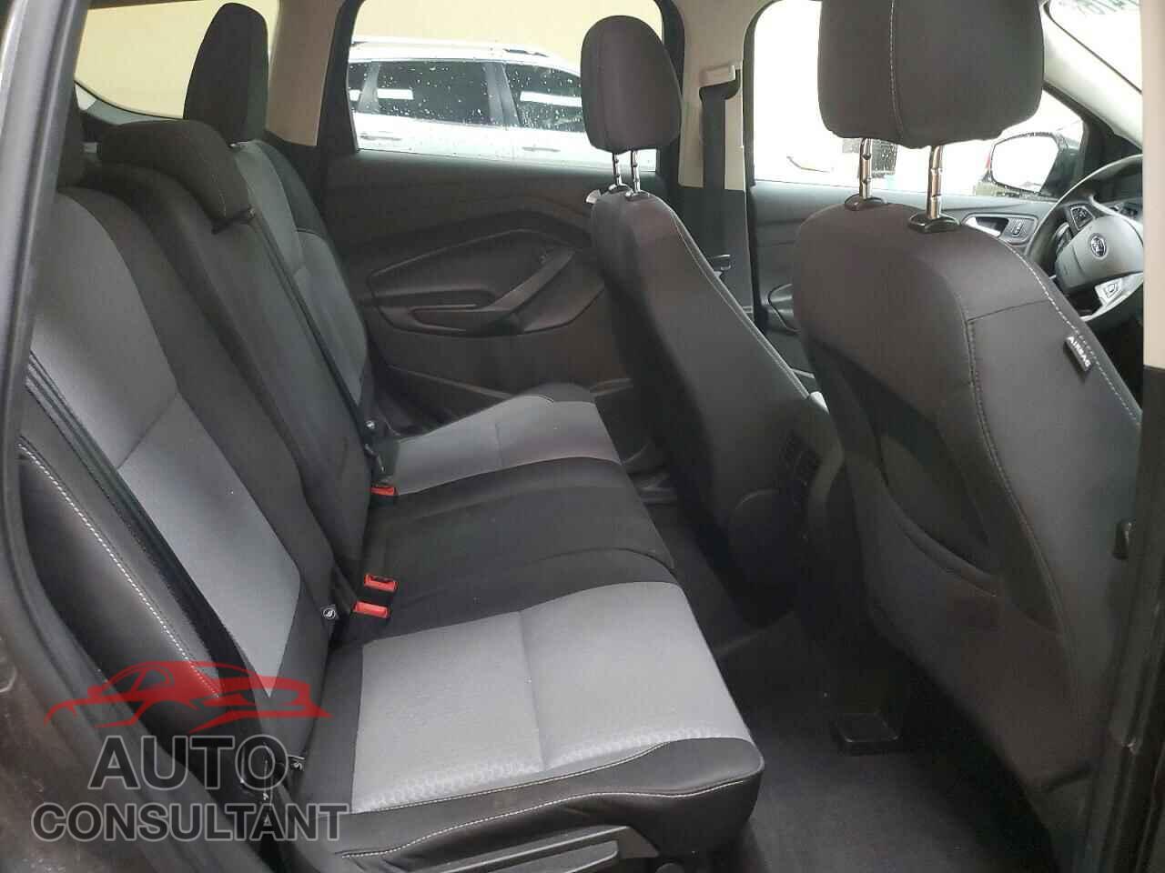 FORD ESCAPE 2017 - 1FMCU9GD1HUC09763