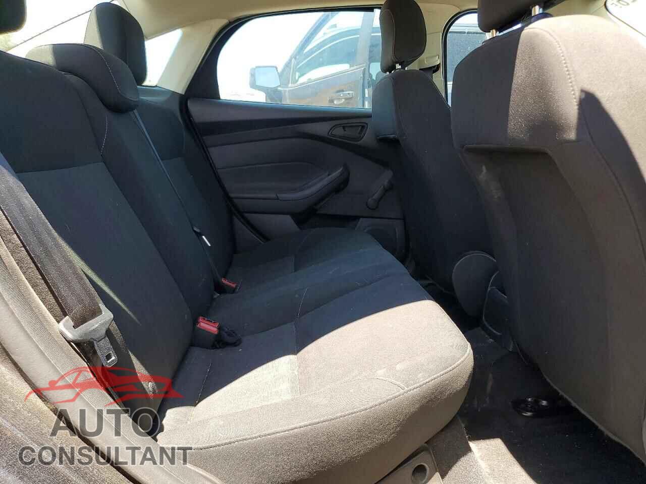 FORD FOCUS 2017 - 1FADP3E23HL312337