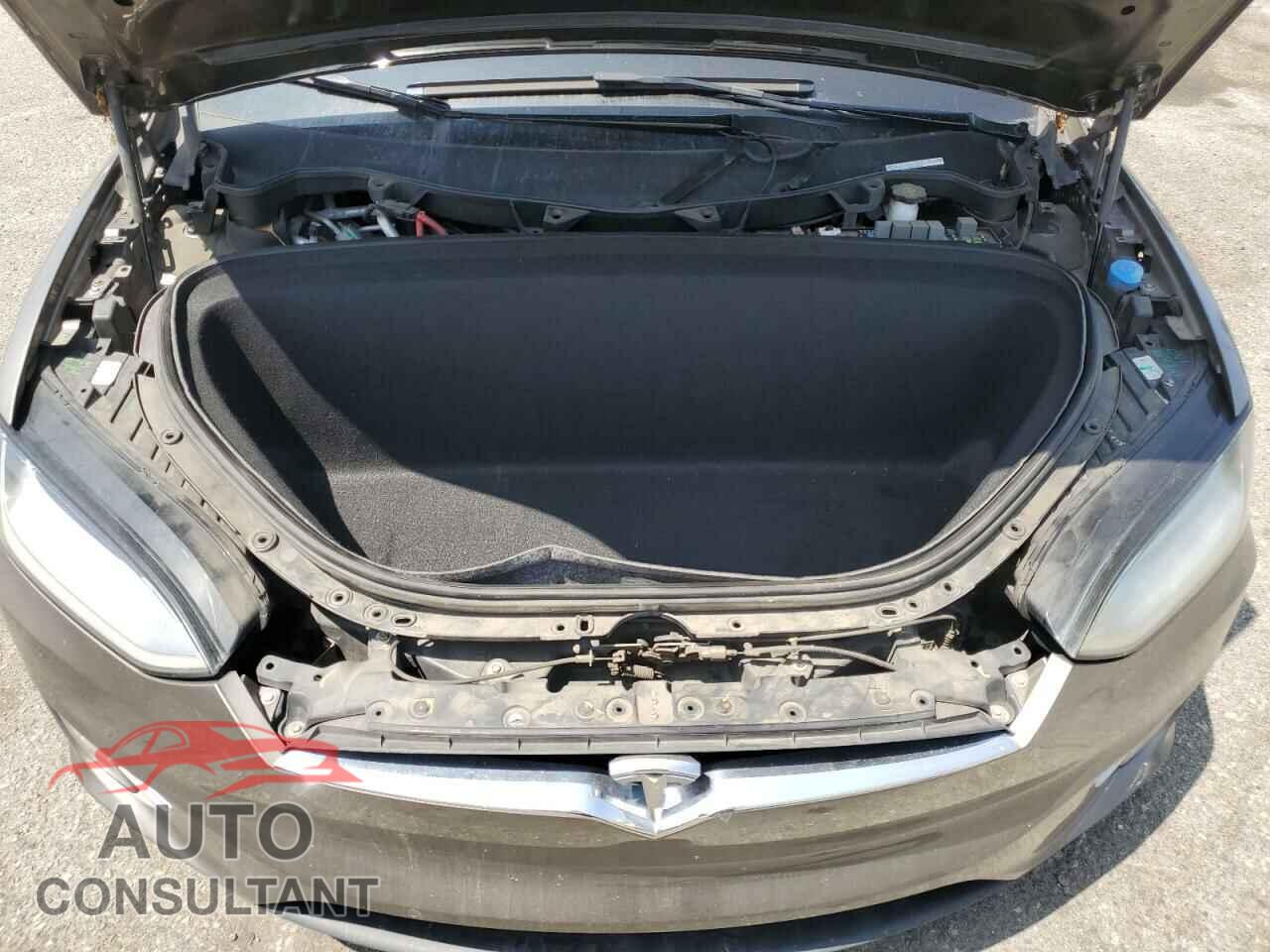 TESLA MODEL X 2016 - 5YJXCAE28GF010793