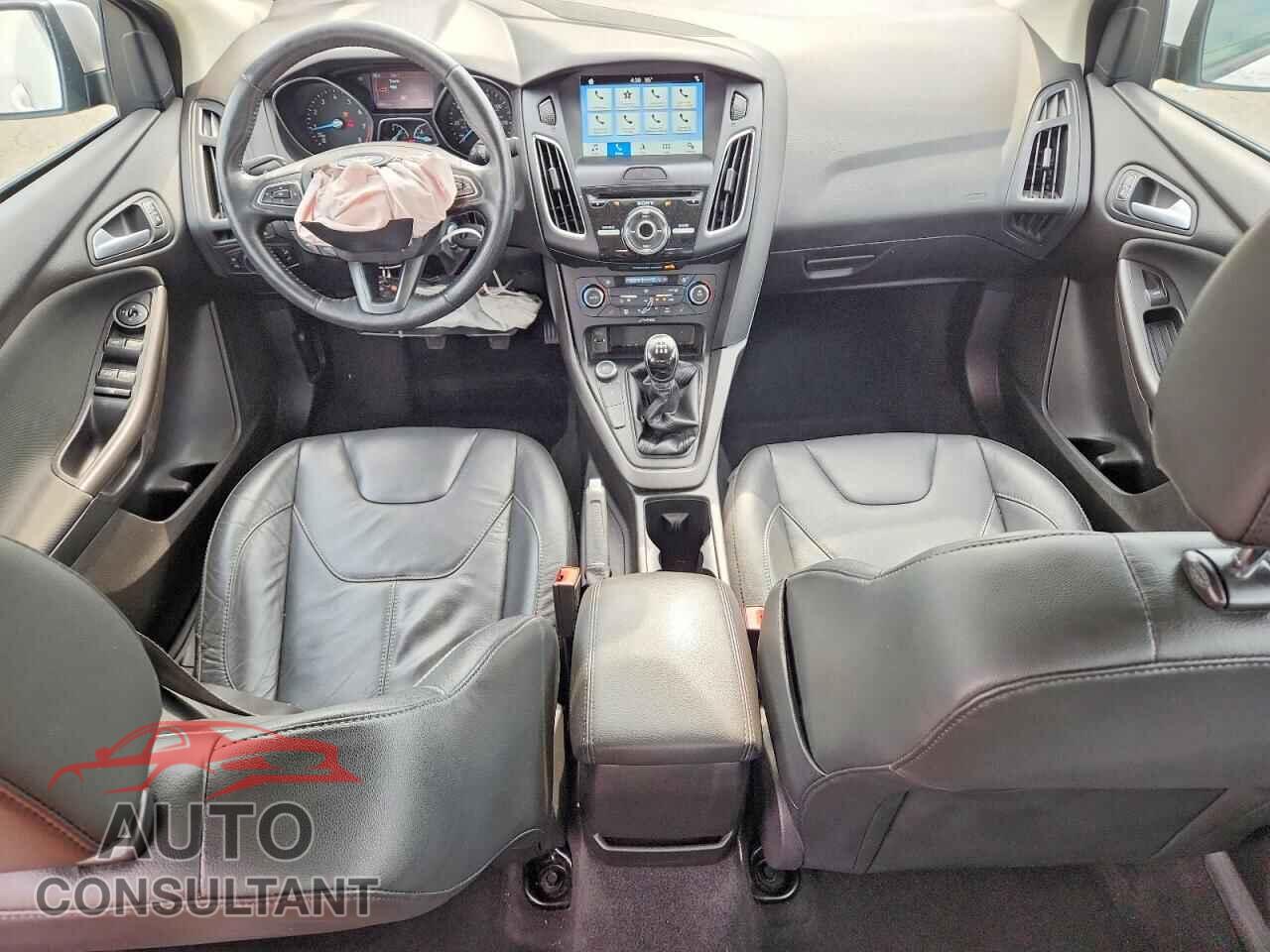 FORD FOCUS 2016 - 1FADP3F22GL236302