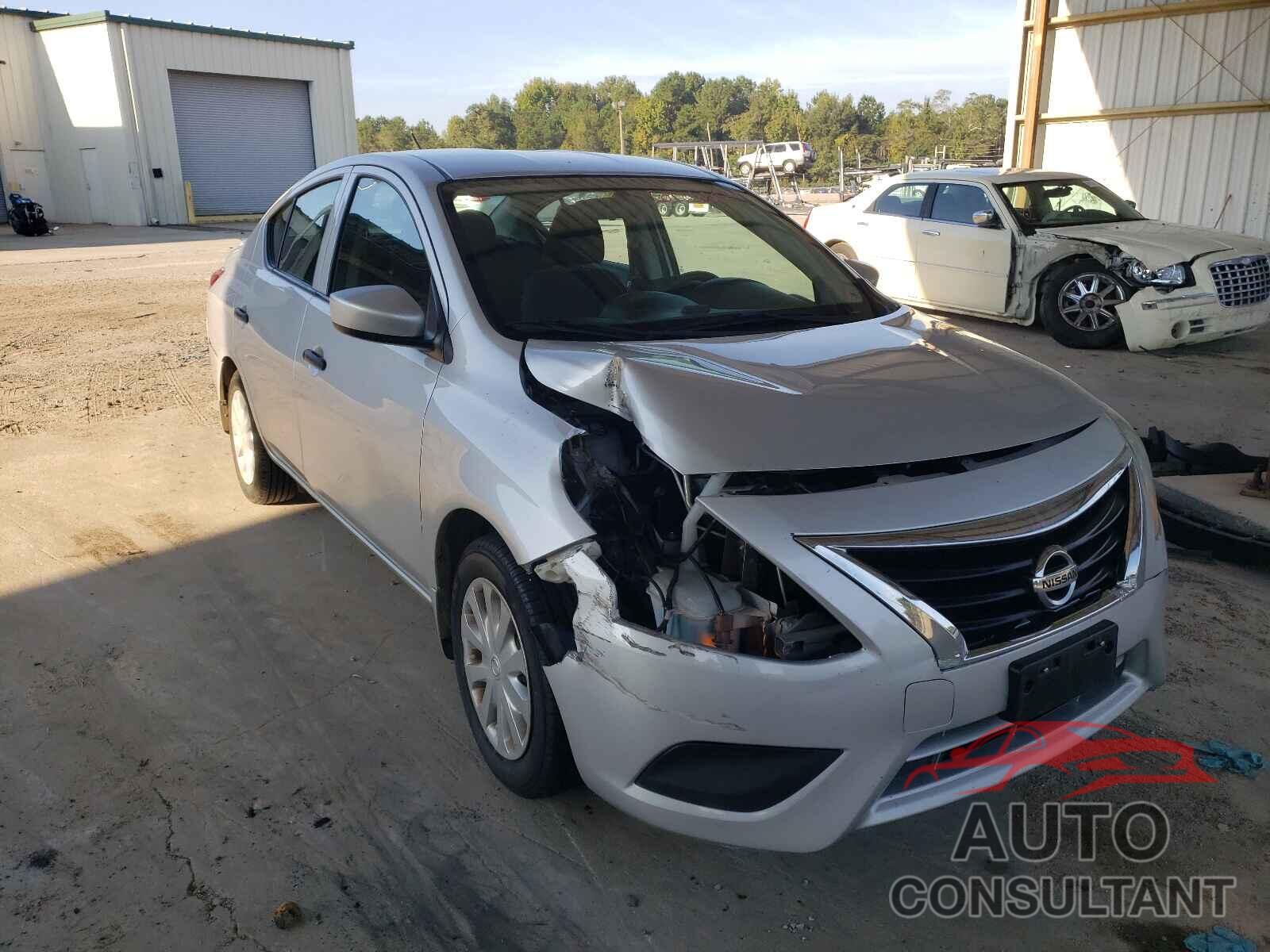 NISSAN VERSA 2018 - 3N1CN7AP3JL851395