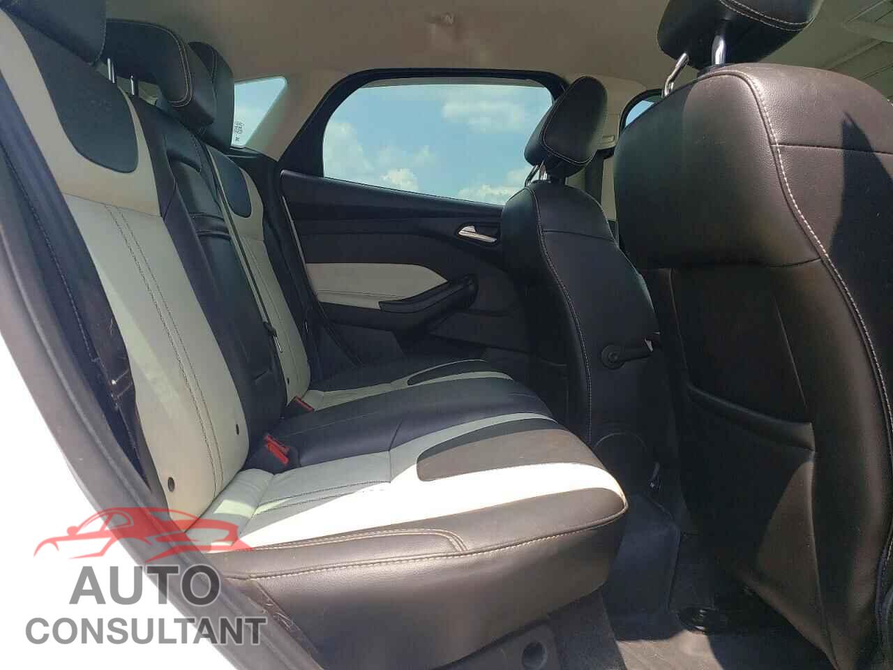 FORD FOCUS 2012 - 1FAHP3M21CL344795
