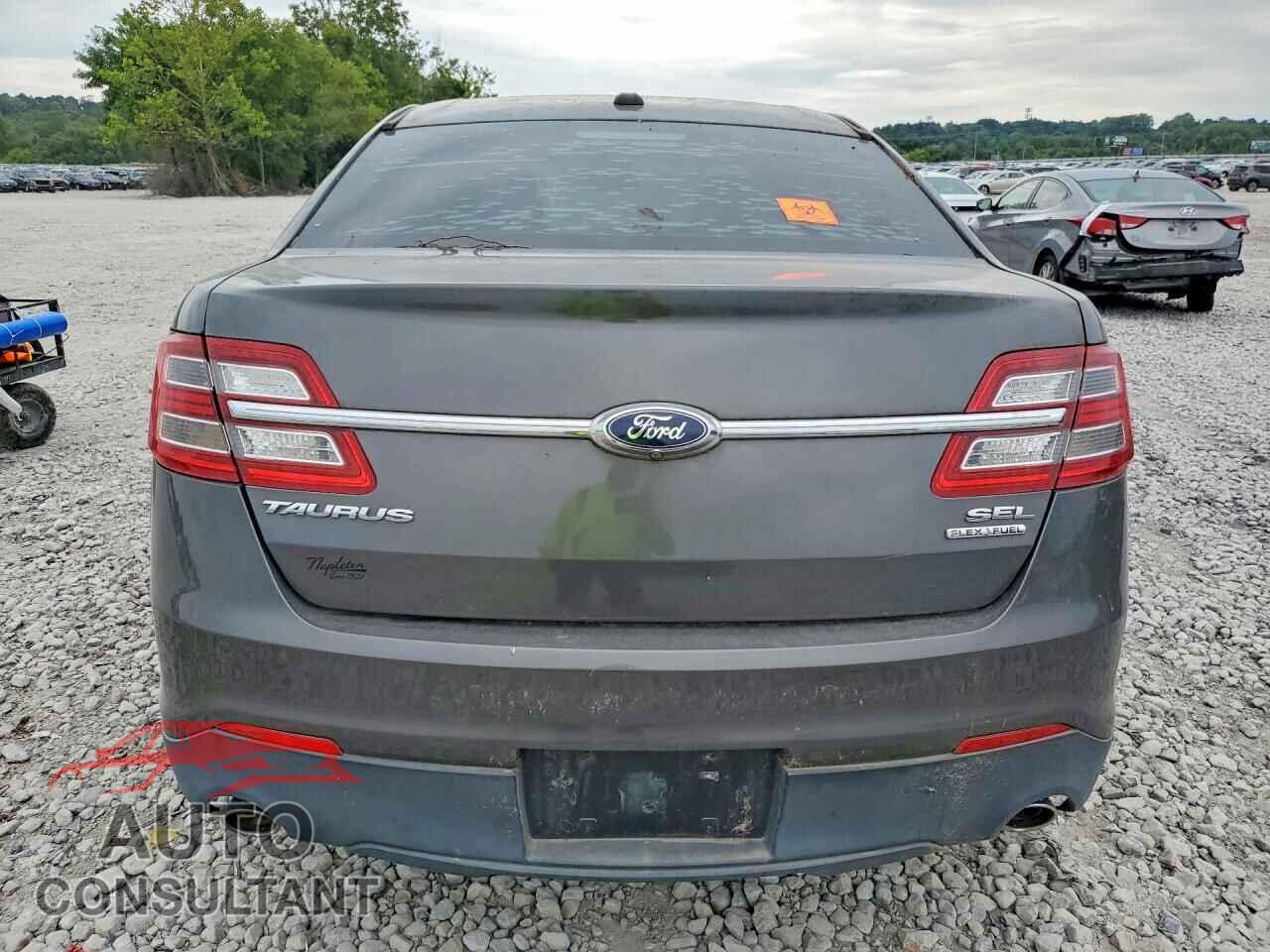 FORD TAURUS 2015 - 1FAHP2E82FG181777
