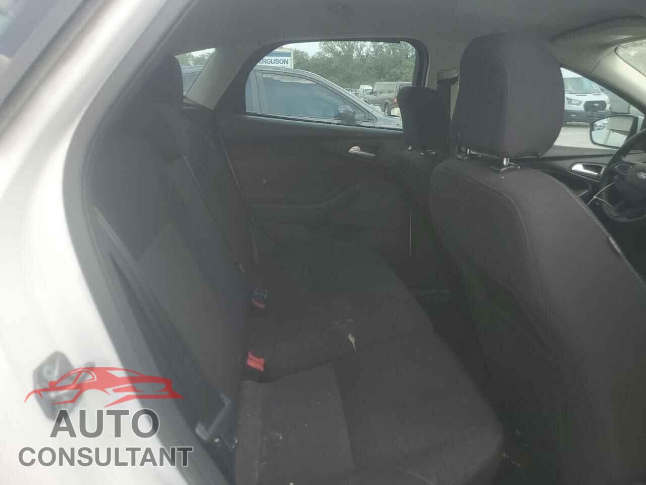 FORD FOCUS 2017 - 1FADP3K23HL244819