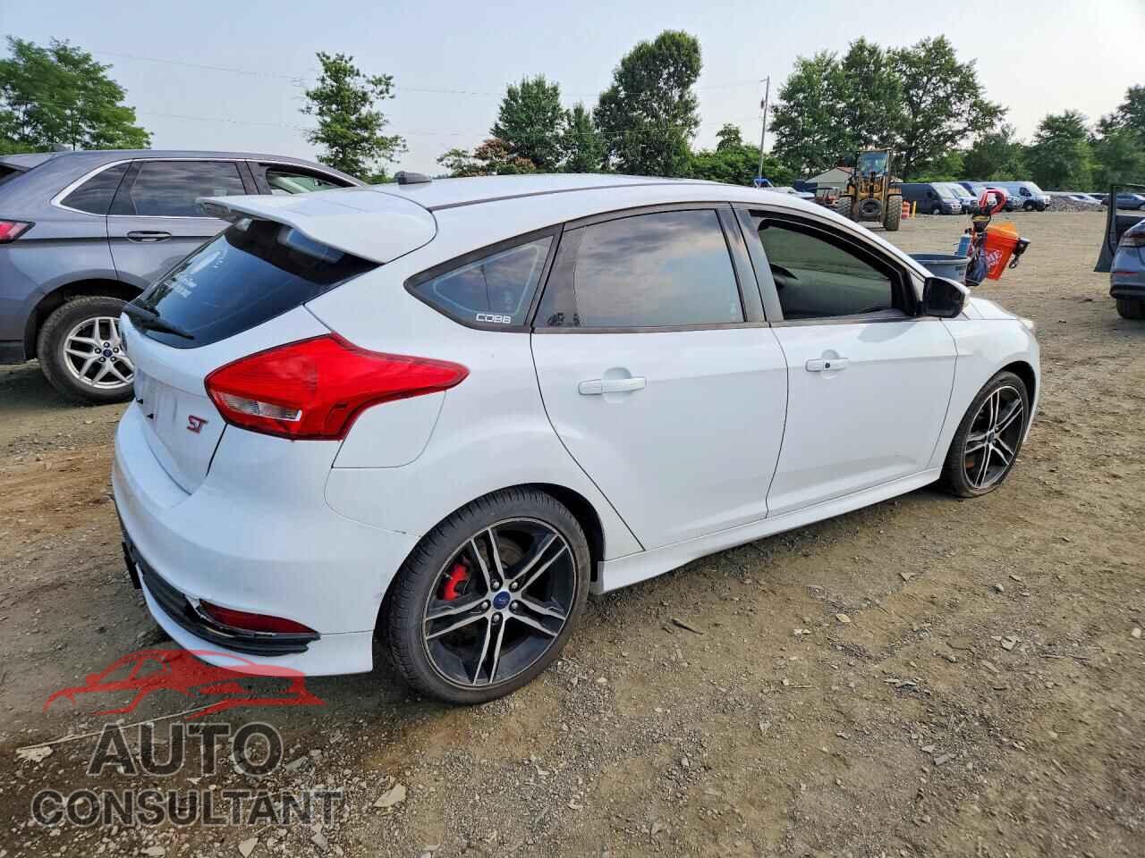 FORD FOCUS 2015 - 1FADP3L99FL366500