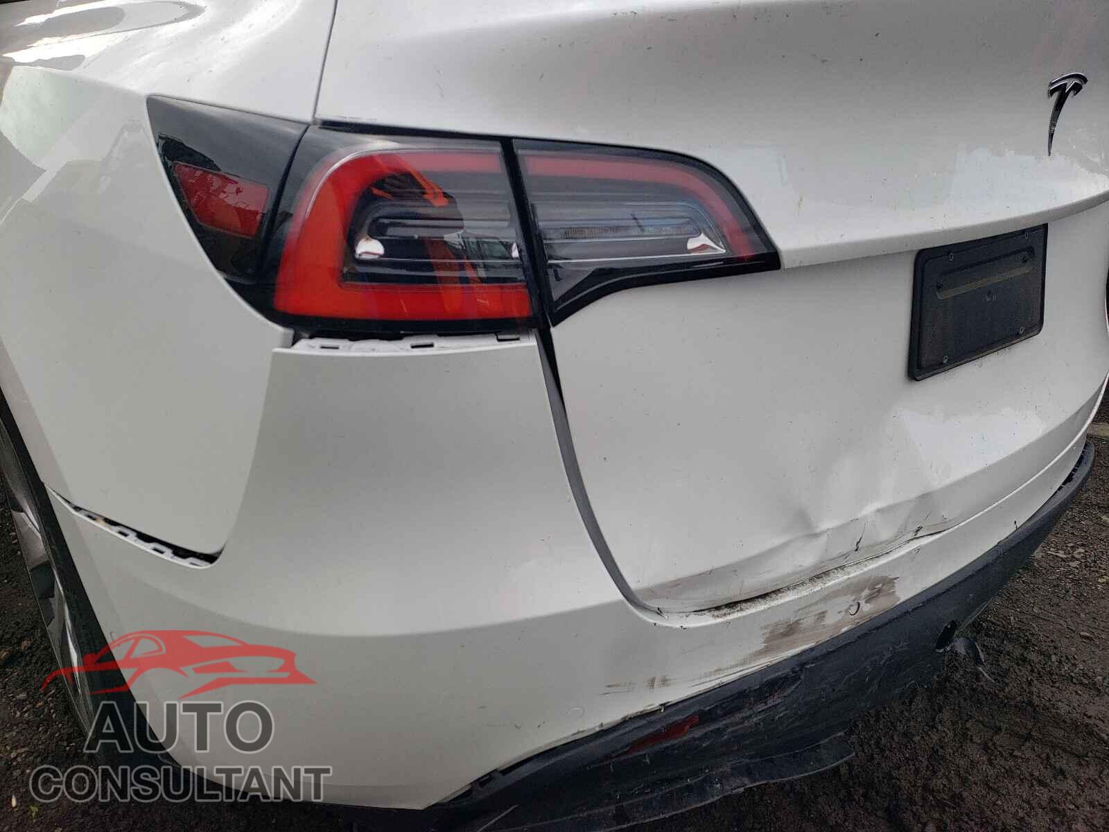 TESLA MODEL Y 2021 - 5YJYGDED2MF133917