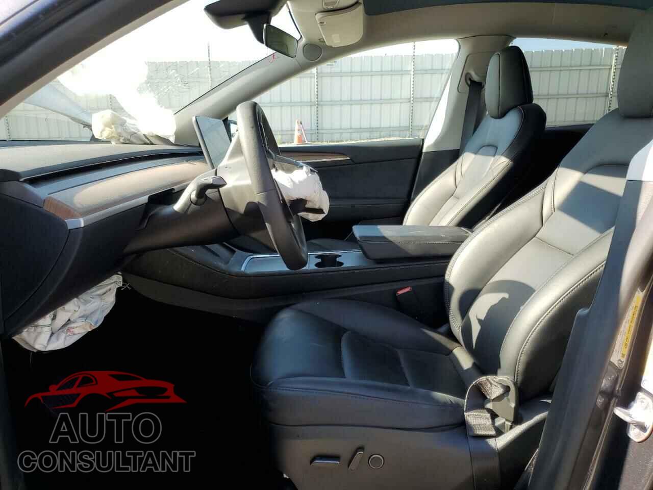 TESLA MODEL Y 2024 - 7SAYGDEE2RF025669