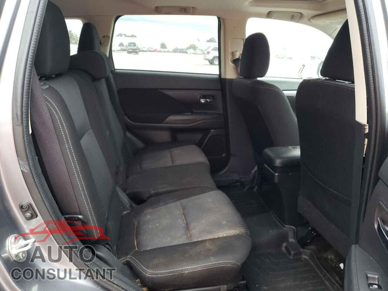 MITSUBISHI OUTLANDER 2018 - JA4AD3A39JJ005299