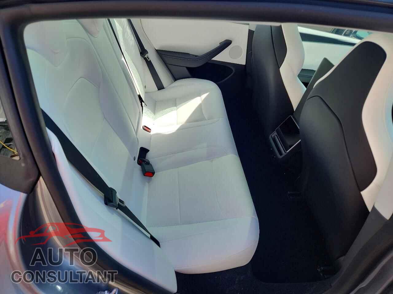 TESLA MODEL 3 2024 - 5YJ3E1ET2RF890264