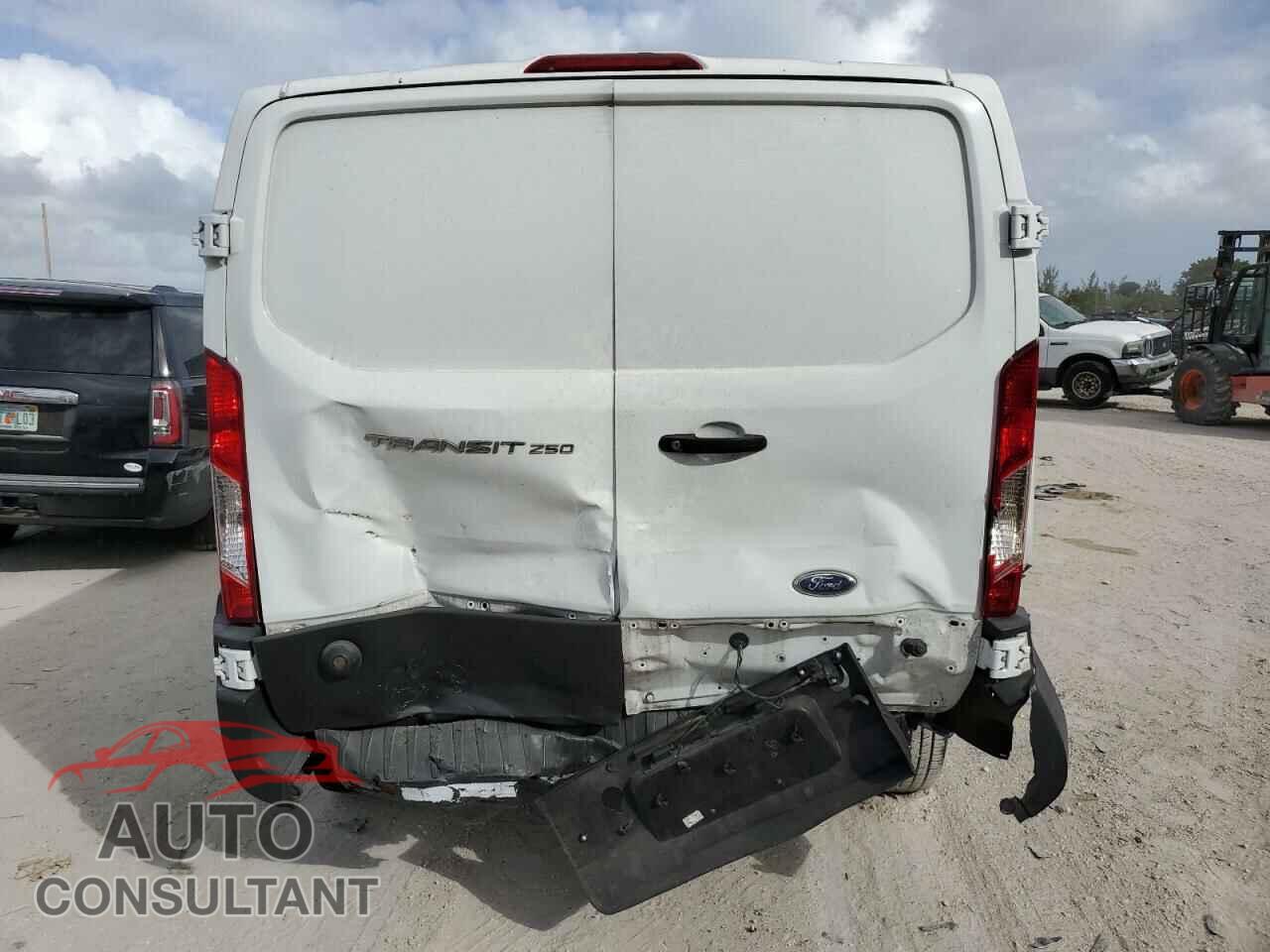 FORD TRANSIT 2019 - 1FTYR2YM9KKA17625