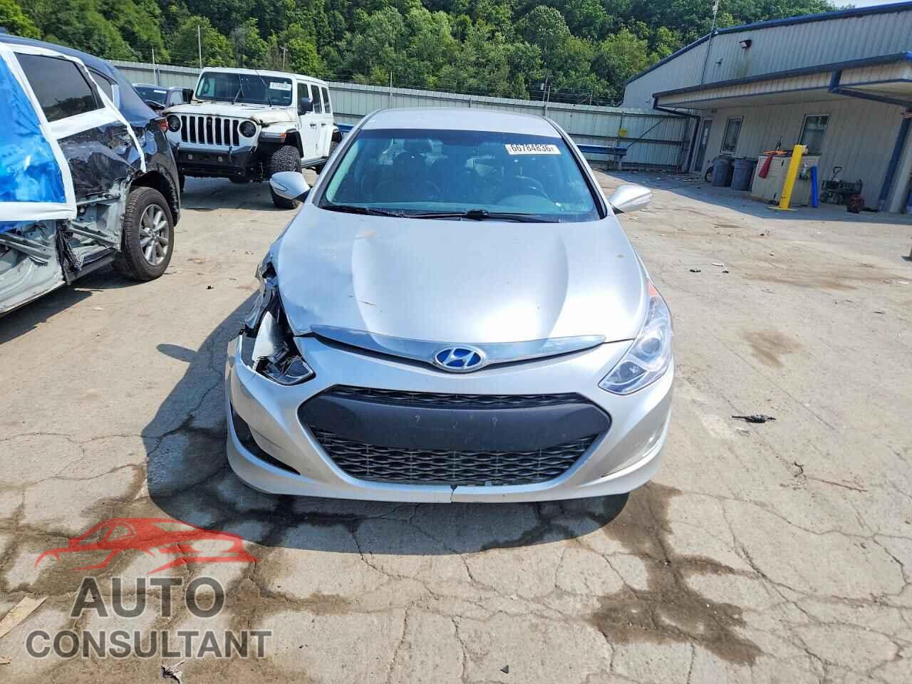HYUNDAI SONATA 2013 - KMHEC4A48DA083792