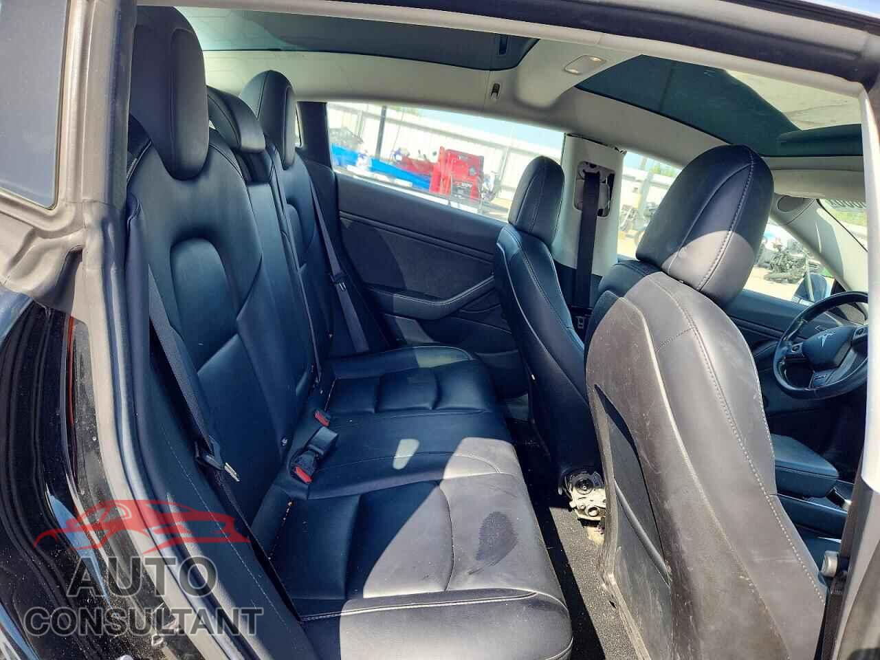 TESLA MODEL 3 2018 - 5YJ3E1EA4JF034371