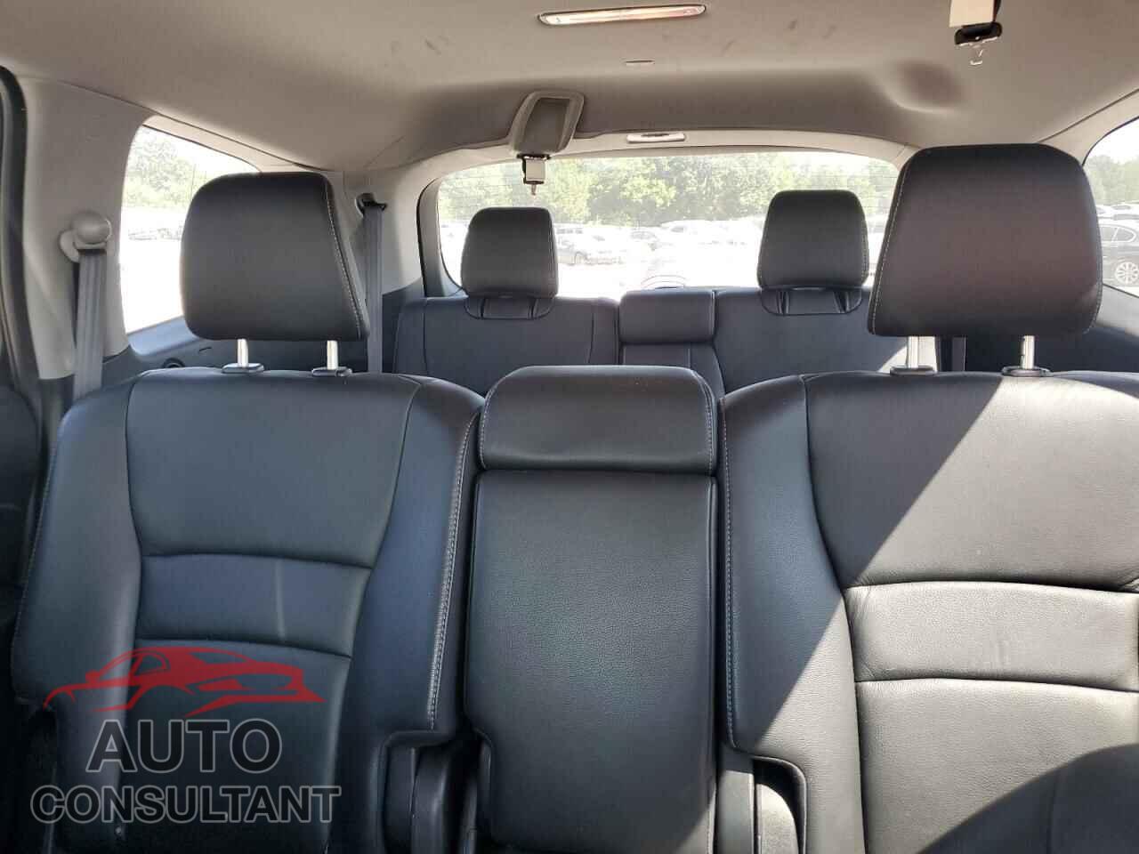 HONDA PILOT 2016 - 5FNYF6H6XGB032575