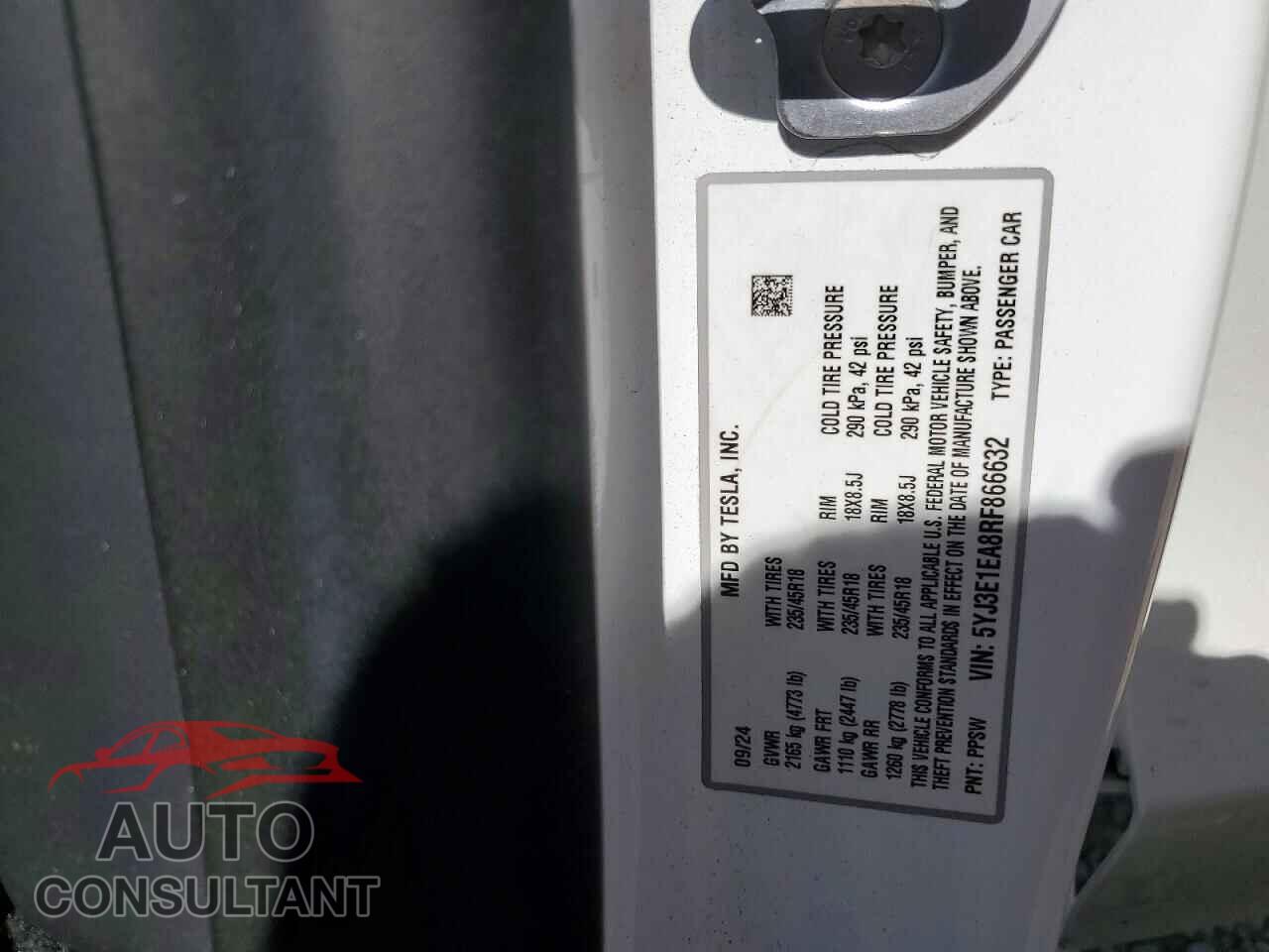 TESLA MODEL 3 2024 - 5YJ3E1EA8RF866632